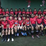 Niños posan durante una práctica de fútbol en una escuela en Santo Domingo, el 10 de septiembre de 2024. EFE/Orlando Barría