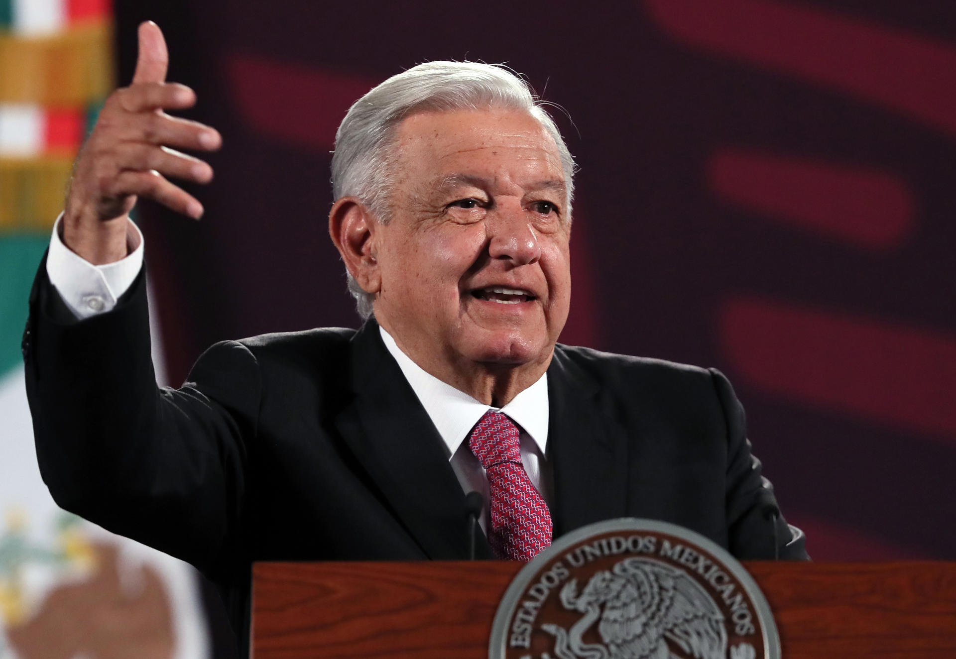 El presidente de México, Andrés Manuel López Obrador, participa durante su conferencia de prensa matutina este miércoles en Palacio Nacional en la Ciudad de México (México). EFE/Mario Guzmán
