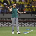 La seleccionadora de México, Ana Galindo, durante un partido del grupo A del Mundial Femenino sub-20 ante Colombia en Medellín. EFE/ Luis Eduardo Noriega Arboleda