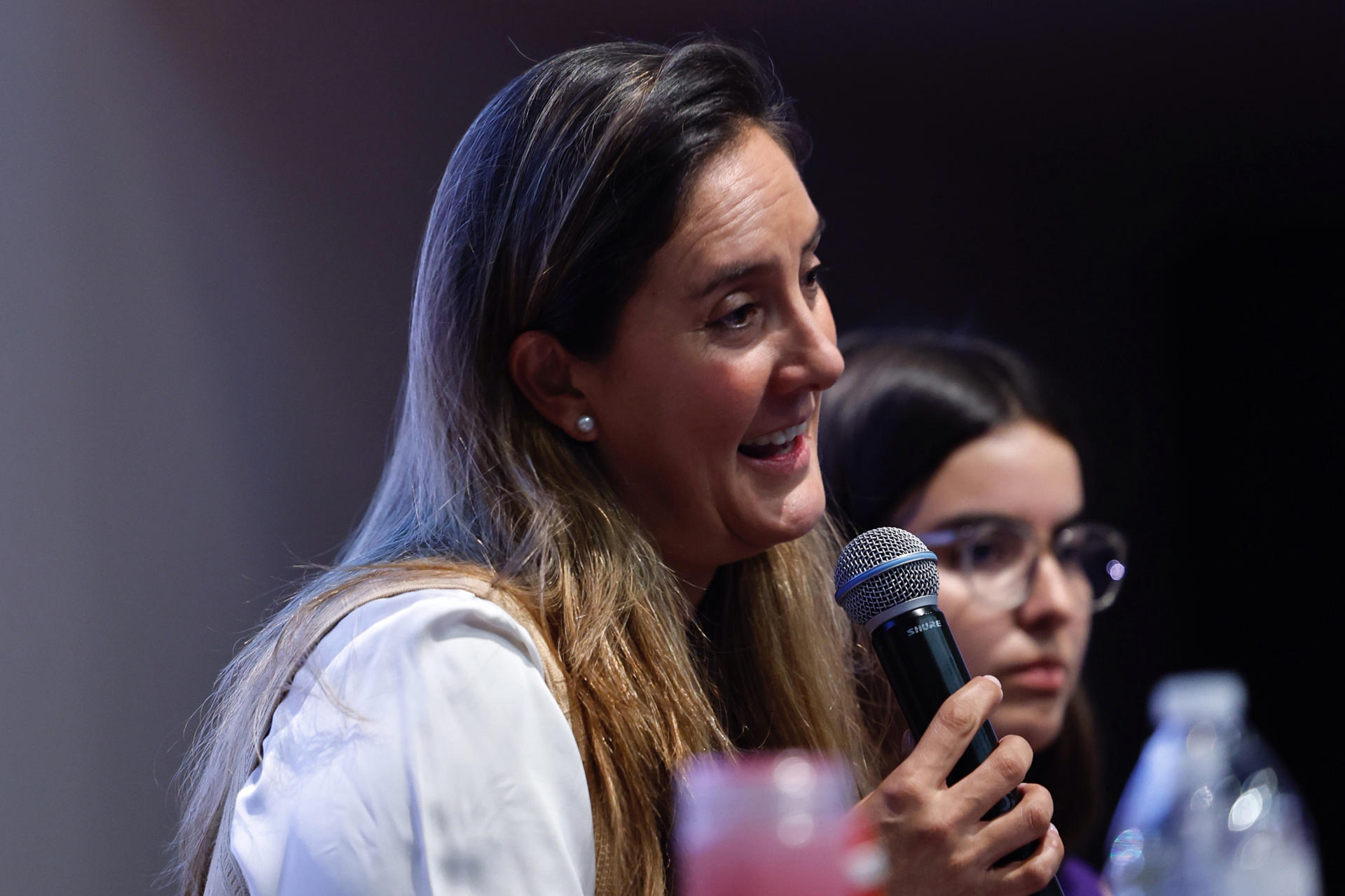 La presidenta de la asociación Mexicanos Primero, Patricia Velázquez, habla durante una rueda de prensa este jueves, en Ciudad de México (México). EFE/ Sáshenka Gutiérrez
