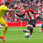 Fotografía de archivo en al que se registró al centrocampista español Iker Muñaín (c), al actuar para el Athletic Club y quien es nuevo refuerzo del club argentino de fútbol San Lorenzo de Almagro. EFE/Miguel Toña