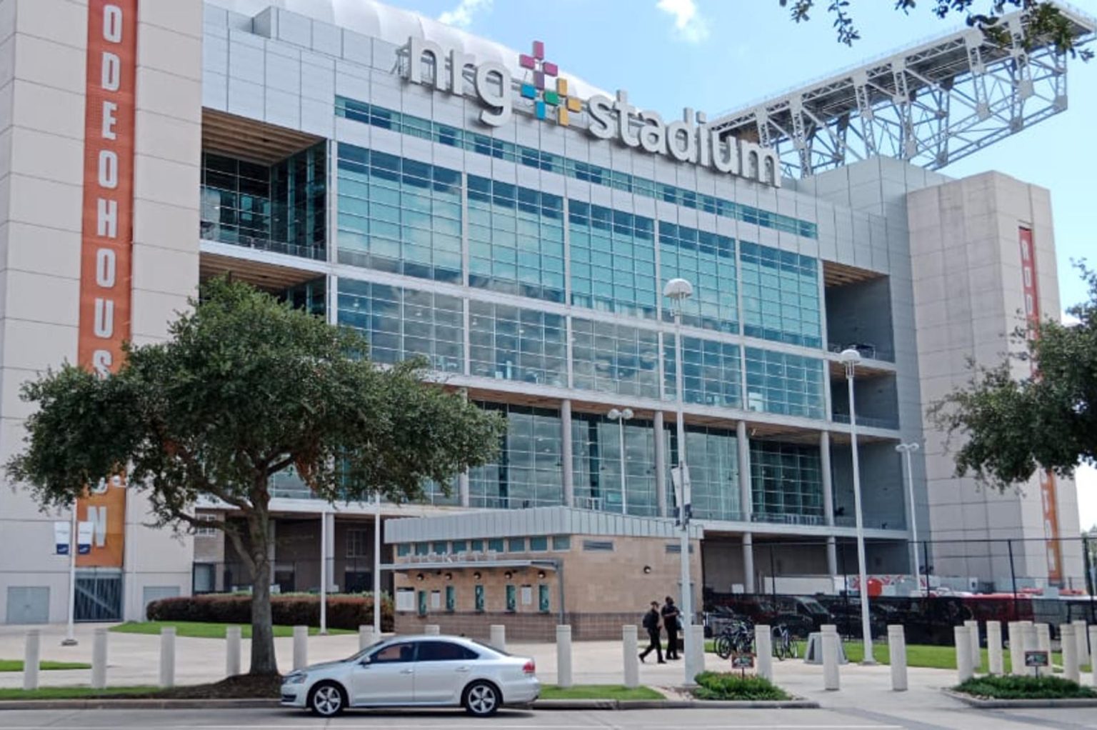 Fotografía del exterior del estadio NRG en Houston, Texas (EE.UU.), una de las sedes de la Copa Oro en 2025. EFE/ Claudia Aguilar