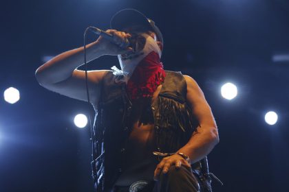 Fotografía de archivo del 24 de junio de 2017 del vocalista de banda de rock metal mexicana Brujería, Juan Brujo, durante su presentación en el Download Festival en Madrid (España). EFE/ Kiko Huesca