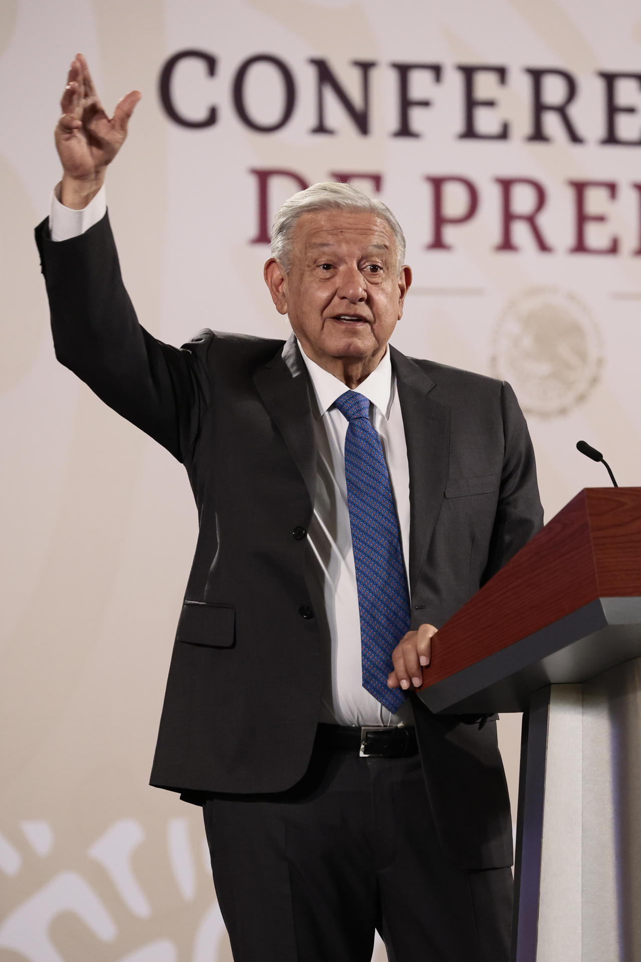 El presidente de México, Andrés Manuel López Obrador, participa durante su conferencia de prensa matutina  este viernes en Palacio Nacional de la Ciudad de México (México). EFE/José Méndez
