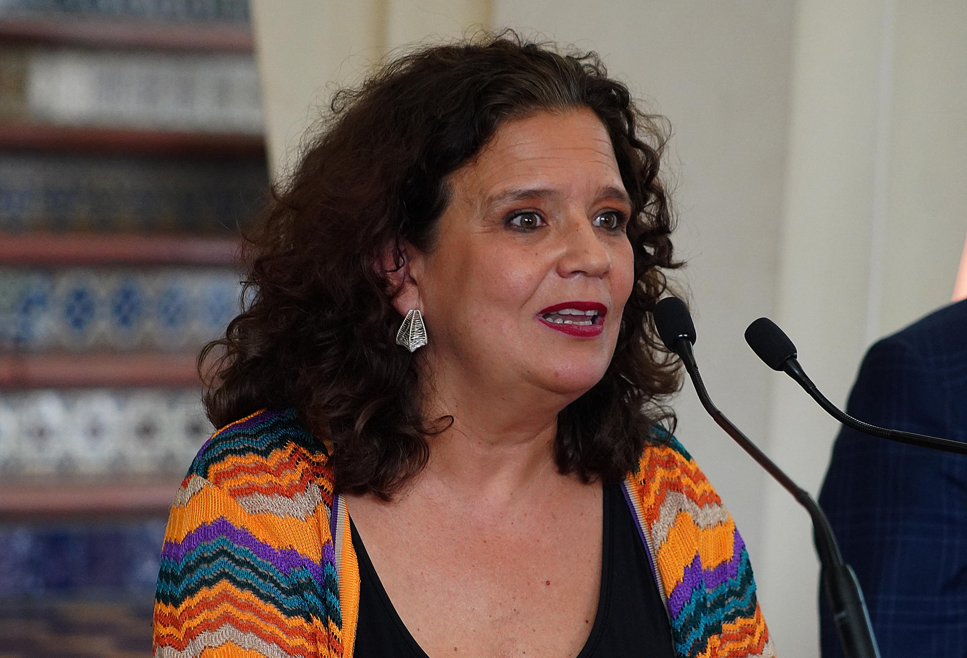 La directora internacional del 'Hay Festival', Cristina Fuentes La Roche habla durante la inauguración del certamen este jueves en la ciudad de Querétaro (México). EFE/Sergio Adrián Angeles
