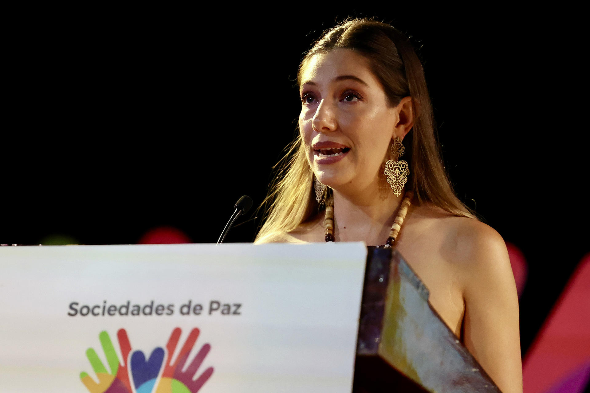 La directora de Eventos Pronus, Fabiola Vega, habla durante la inauguración de la segunda Cumbre por las Sociedades de Paz Ch’abajel en la ciudad de Mérida (México). EFE/ Lorenzo Hernández
