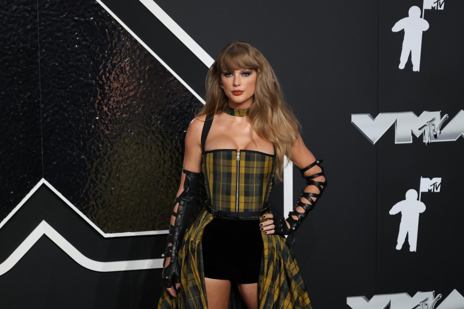 La cantante Taylor Swift posa durante la alfombra roja de los MTV Video Music Awards 2024, en el UBS Arena ayer miércoles, en Nueva York (Estados Unidos). EFE/ Octavio Guzmán