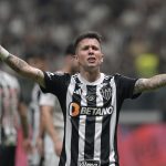 Bernard de Mineiro reacciona en el partido de vuelta de cuartos de final de la Copa Libertadores. EFE/ Joao Guilherme