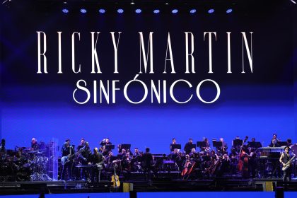 El cantante puertorriqueño Ricky Martin presenta un espectáculo junto a la Orquesta Sinfónica Nacional, como parte de su gira Ricky Martin Sinfónico este jueves, en Ciudad de Guatemala (Guatemala). EFE/ STR