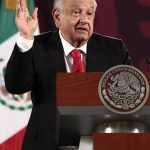 El presidente de México, Andrés Manuel López Obrador, participa durante su conferencia de prensa matutina este miércoles en Palacio Nacional de Ciudad de México (México). EFE/ José Méndez