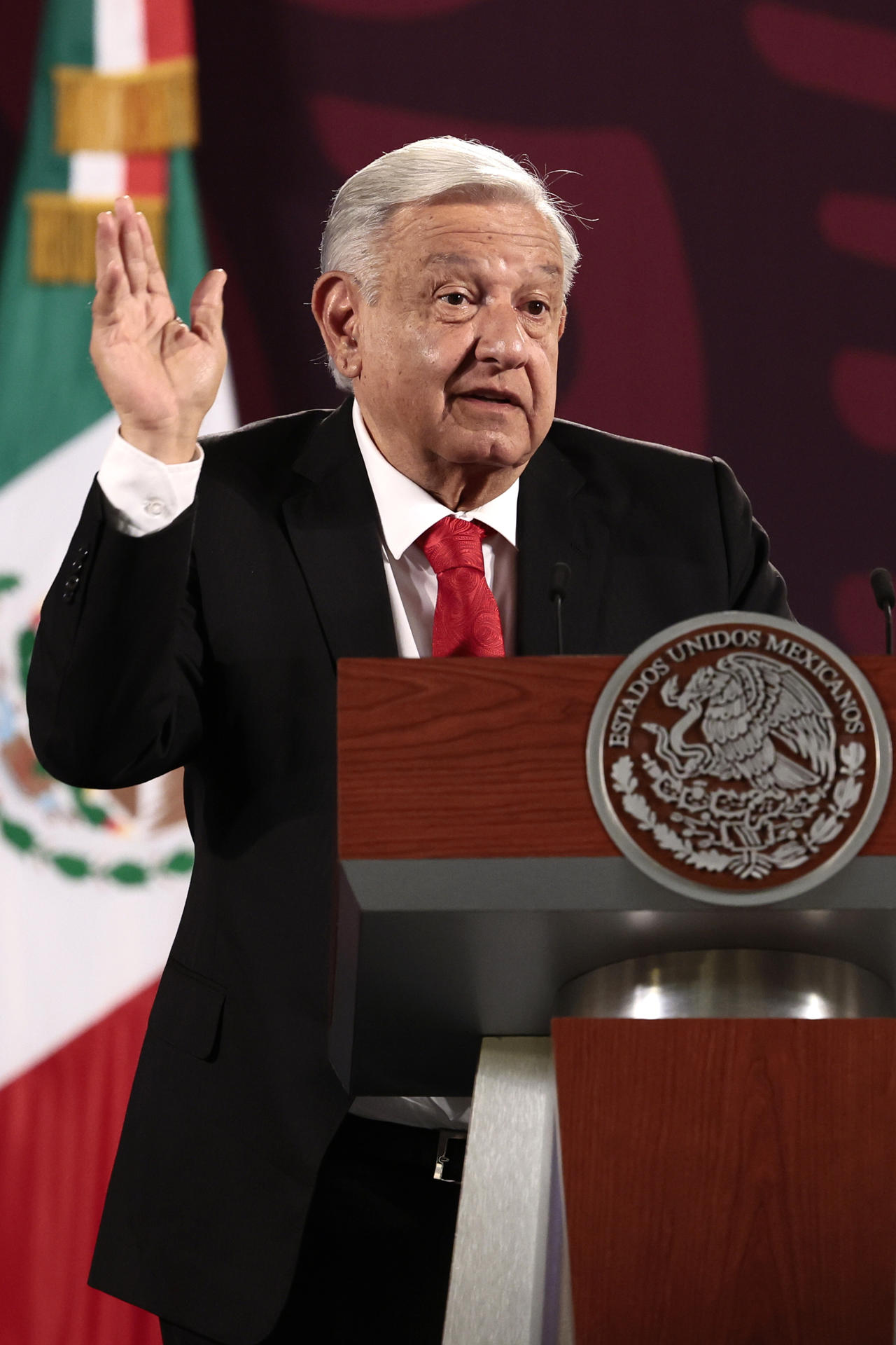 El presidente de México, Andrés Manuel López Obrador, participa durante su conferencia de prensa matutina este miércoles en Palacio Nacional de Ciudad de México (México). EFE/ José Méndez