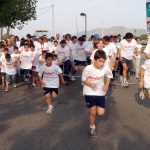 Imagen de archivo de una carrera en la que los participantes son niños y pediatras.EFE/ISRAEL SANCHEZ