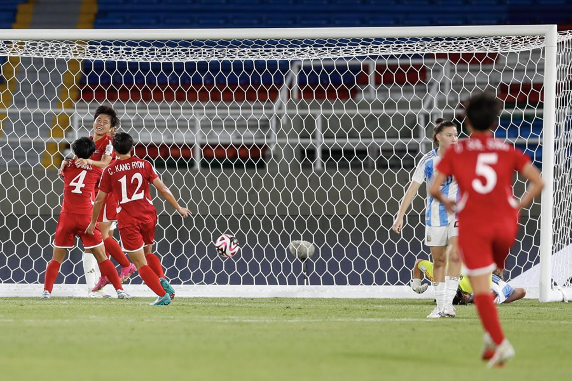 Jugadoras de Corea celebran un gol en un partido del grupo F de la Copa Mundial Femenina sub-20. EFE/ Ernesto Guzmán Jr.
