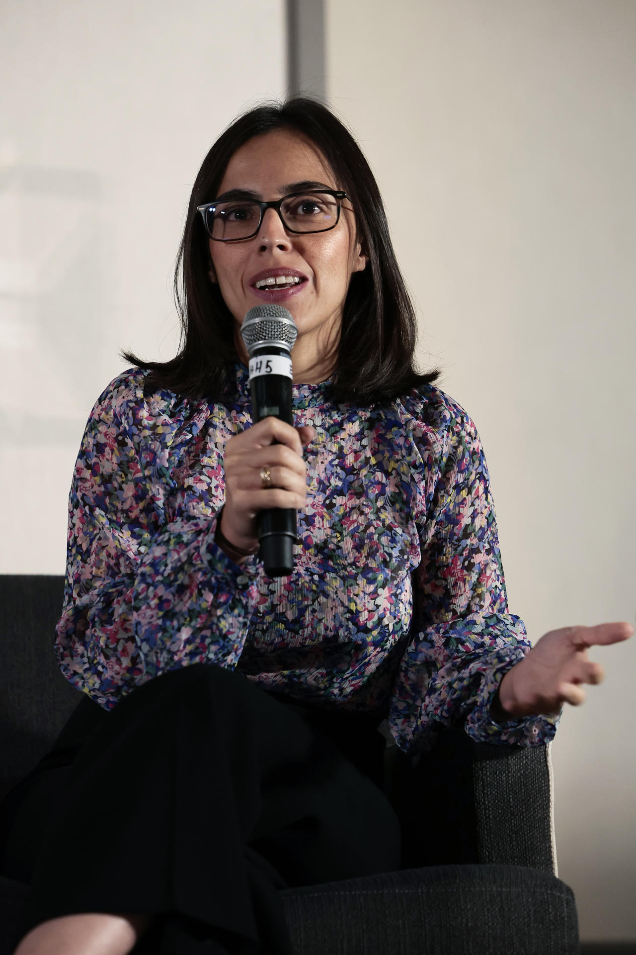 Fotografía de la especialista en políticas públicas de UNDP, Maite García, durante el panel "Proyectos avanzados de hidrógeno limpio por la colaboración entre los gobiernos estatales y los inversores internacionales" en el marco del "Foro de hidrógeno limpio Japón-México", en Ciudad de México (México). EFE/ José Méndez
