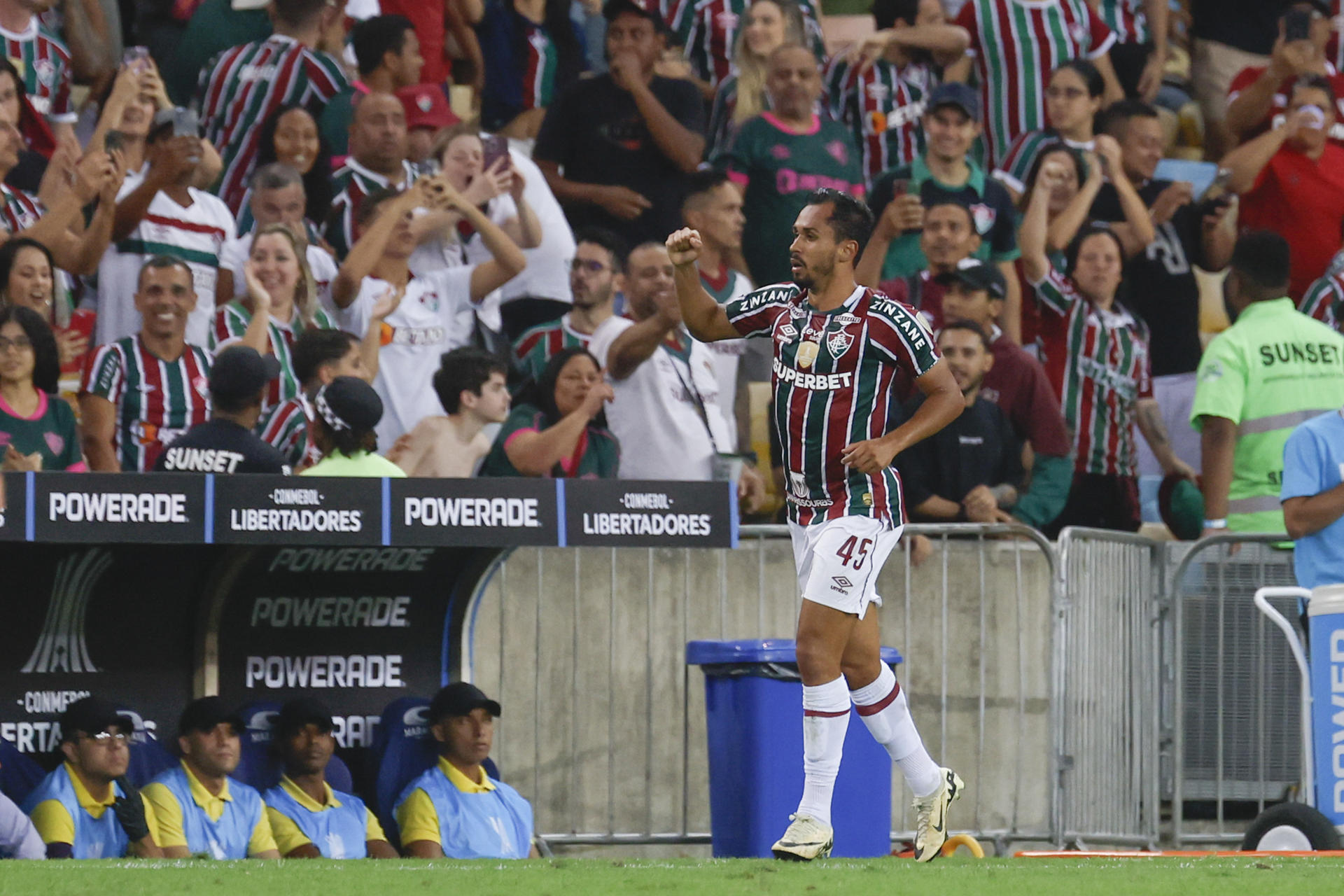 Vinícius Moreira de Lima de Fluminense celebra su gol en el partido de ida de cuartos de final de la Copa Libertadores. EFE/ Antonio Lacerda
