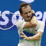 El ruso Daniil Medvedev se clasificó este lunes a los cuartos de final del Abierto de Estados Unidos. EFE/EPA/JOHN G. MABANGLO