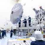 Fotografía cedida por la NASA del 17 de junio de 2024 de técnicos monitoreando la nave espacial de misión planetaria más grande de la agencia, Europa Clipper, en el Centro Espacial Kennedy en Florida, (Estados Unidos). EFE/ Kim Shiflett/ NASA/ SOLO USO EDITORIAL/SOLO DISPONIBLE PARA ILUSTRAR LA NOTICIA QUE ACOMPAÑA (CRÉDITO OBLIGATORIO) NO VENTAS