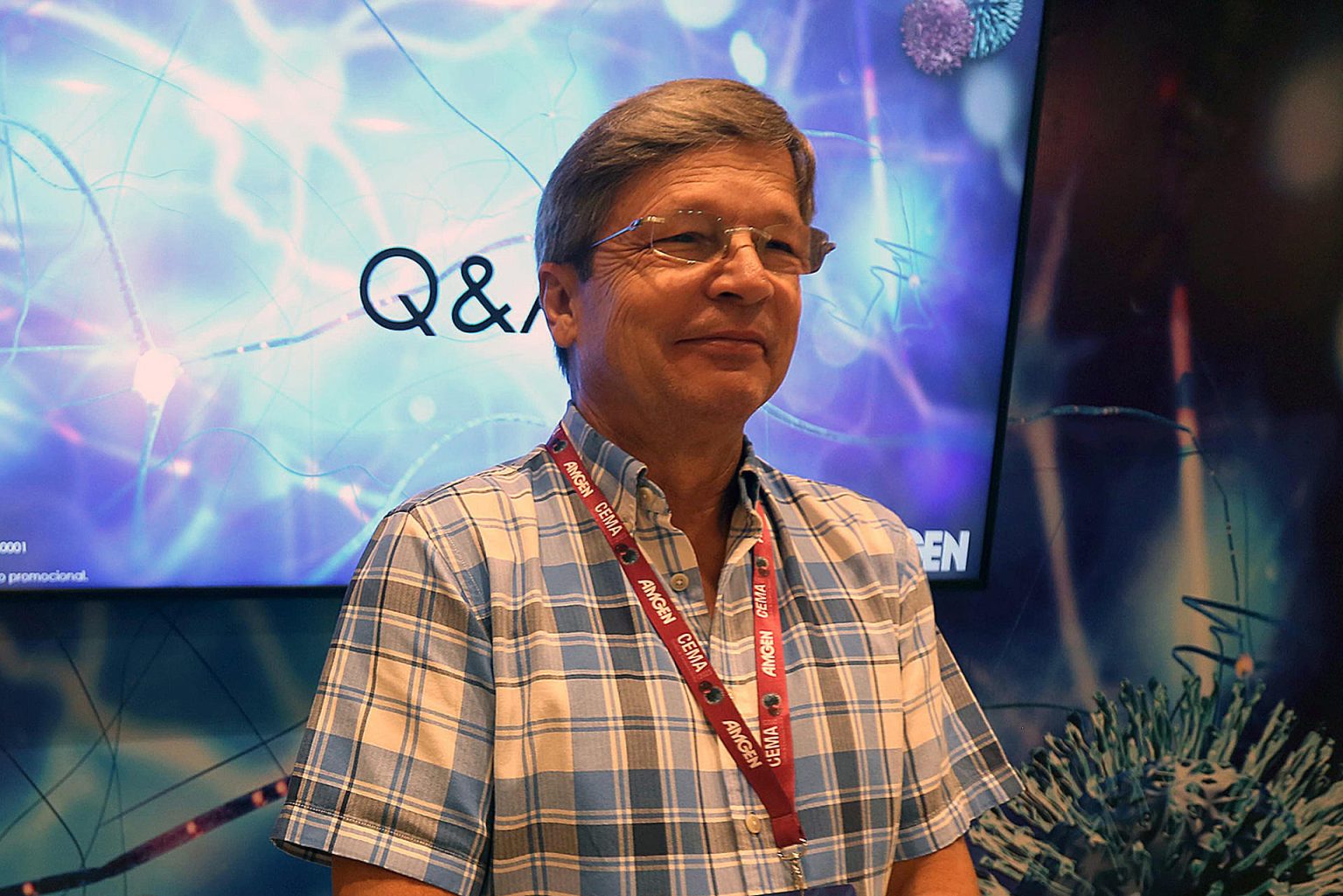 Fotografía de archivo del director médico de Amgen, el doctor Max Saráchaga, posando durante una entrevista con EFE, en Isla Mujeres (México). EFE/ Alonso Cupul