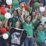 Hinchas de México animan en un partido del grupo A de la Copa Mundial Femenina sub-20. EFE/ Luis Eduardo Noriega Arboleda