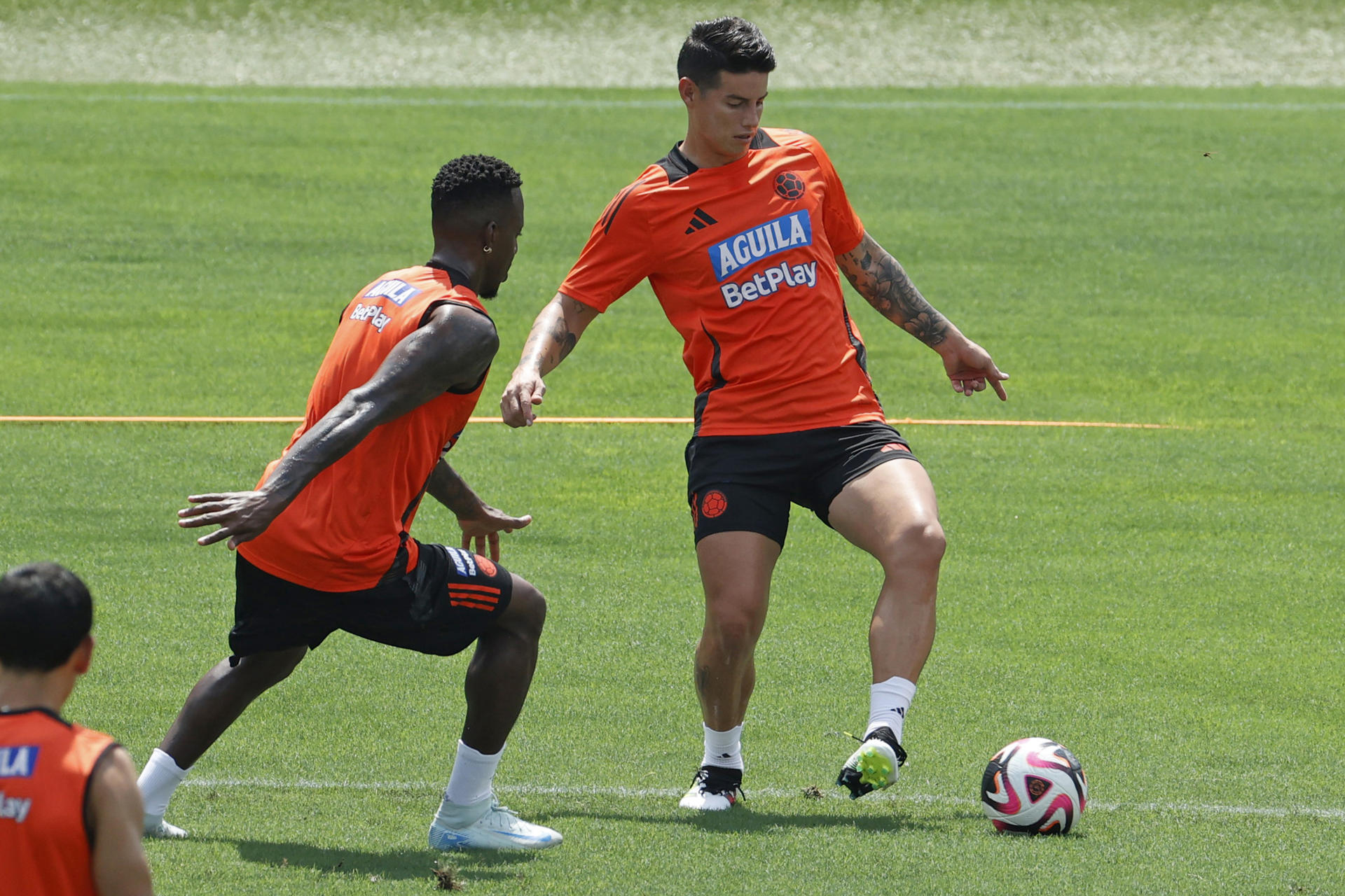 Aspecto del último entrenamiento, este lunes, o de la selección de Colombia antes de enfrentar a la de Argentina el martes en el  estadio Metropolitano Roberto Meléndez, de Barranquilla. EFE/ Mauricio Dueñas Castañeda.
