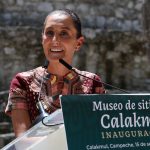 Fotografía cedida por la Presidencia de México, de la presidenta electa de México, Claudia Sheinbaum durante un acto protocolario en la zona arqueológica de Calakmul este domingo, en Campeche (México). EFE/ Presidencia de México /SOLO USO EDITORIAL/SOLO DISPONIBLE PARA ILUSTRAR LA NOTICIA QUE ACOMPAÑA (CRÉDITO OBLIGATORIO)