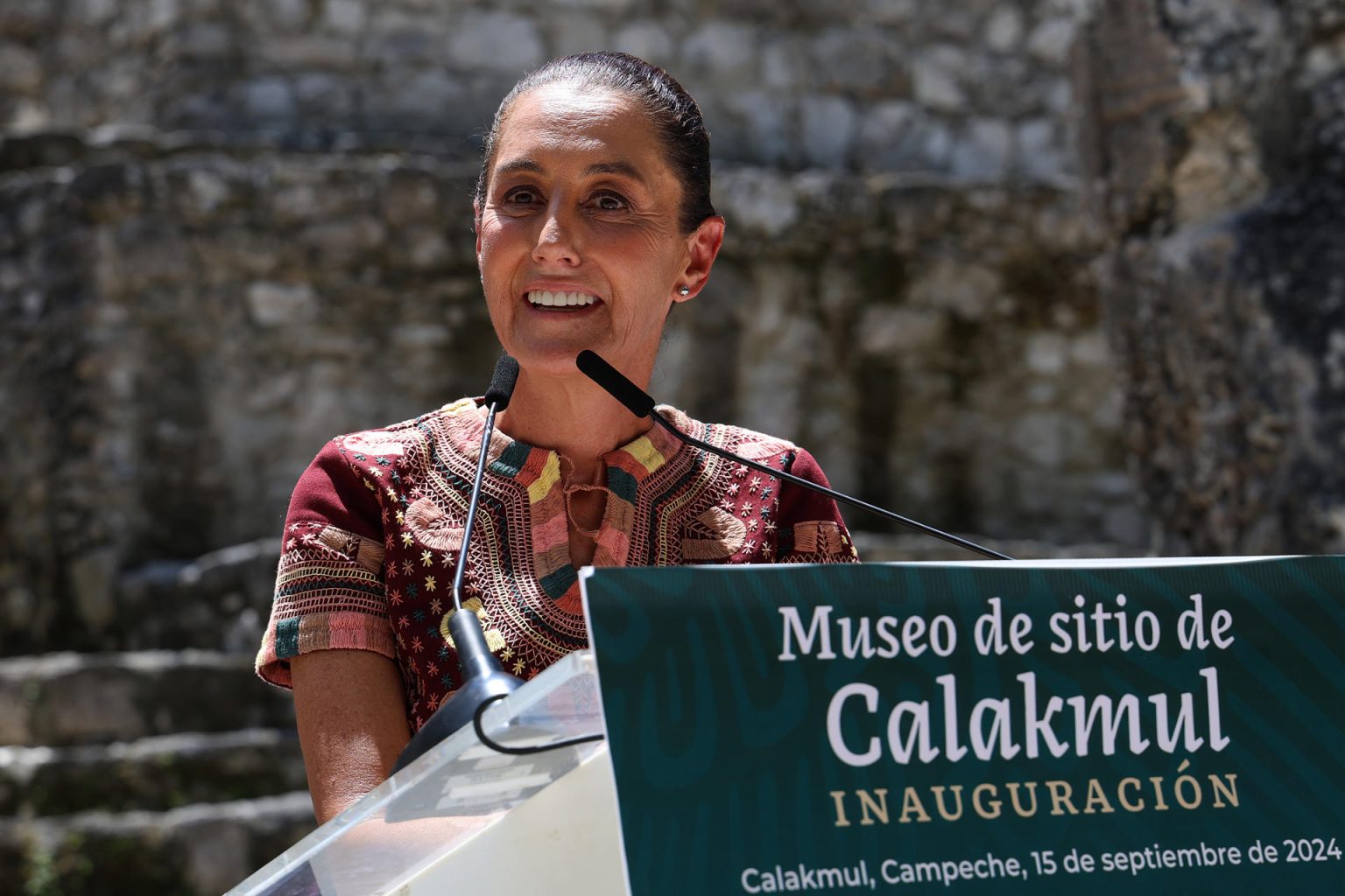 Fotografía cedida por la Presidencia de México, de la presidenta electa de México, Claudia Sheinbaum durante un acto protocolario en la zona arqueológica de Calakmul este domingo, en Campeche (México). EFE/ Presidencia de México /SOLO USO EDITORIAL/SOLO DISPONIBLE PARA ILUSTRAR LA NOTICIA QUE ACOMPAÑA (CRÉDITO OBLIGATORIO)