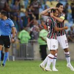 Vinícius Moreira de Lima (i) de Fluminense celebra su gol con Ganso en el partido de ida de cuartos de final de la Copa Libertadores. EFE/ Antonio Lacerda