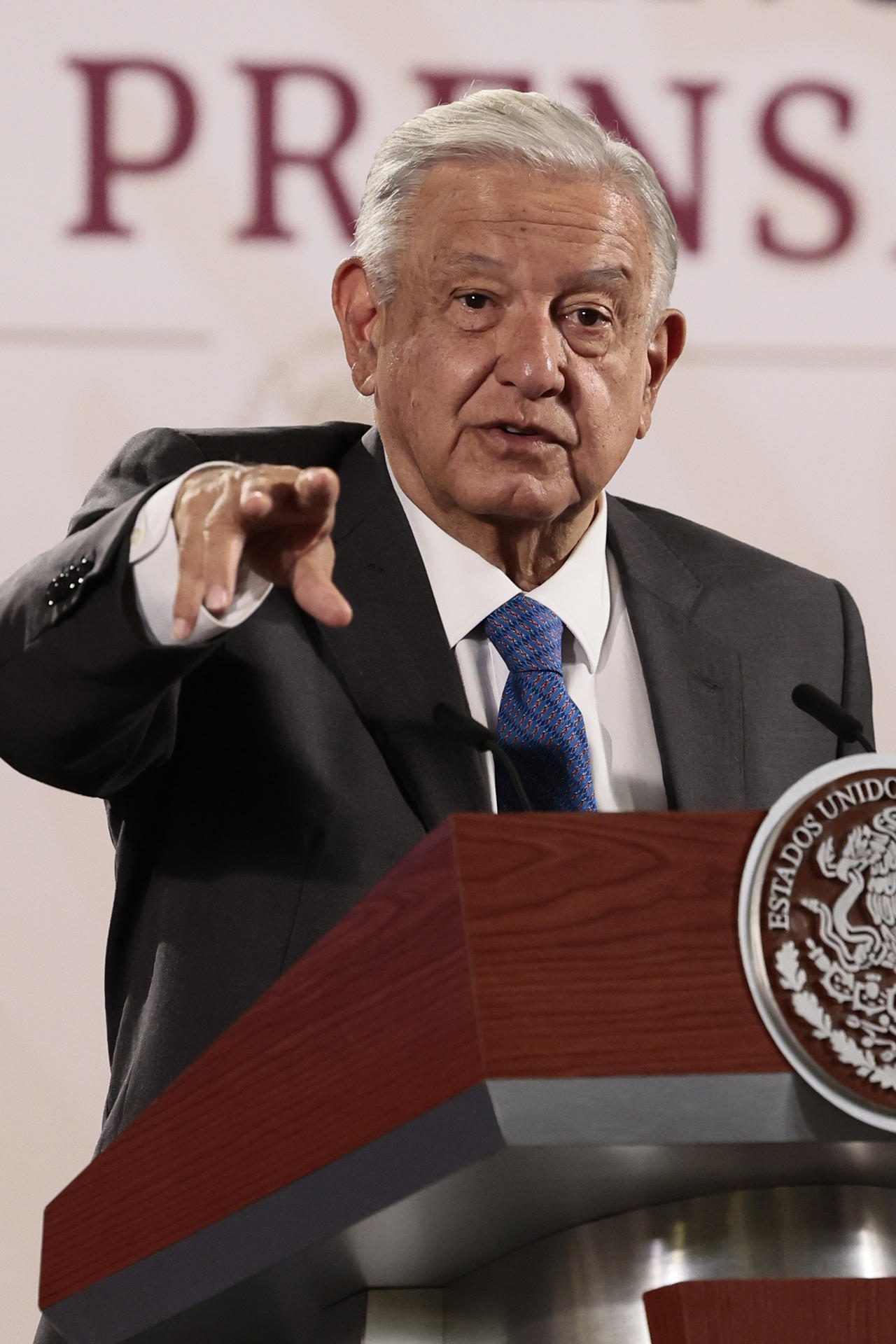 El presidente de México, Andrés Manuel López Obrador, participa durante su conferencia de prensa matutina este viernes en Palacio Nacional de la Ciudad de México (México). EFE/ José Méndez
