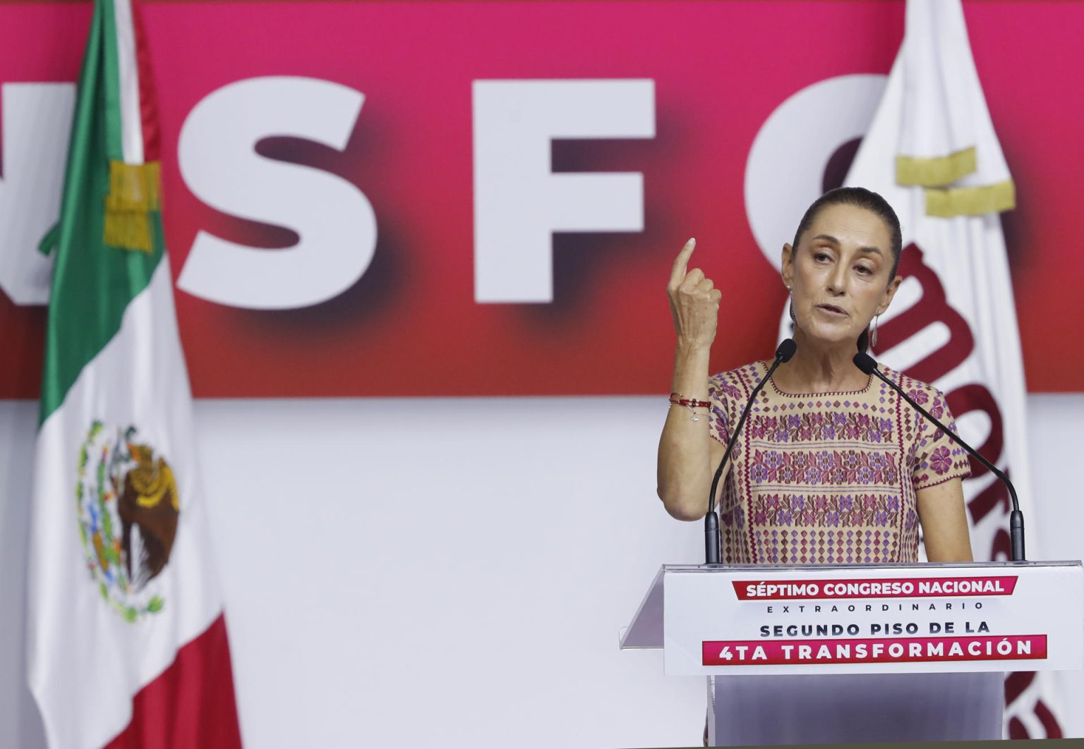 La presidenta electa de México, Claudia Sheinbaum, habla durante en el VII Congreso Nacional Extraordinario de Morena este domingo, en la Ciudad de México (México). EFE/Mario Guzmán