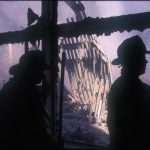 Foto de archivo del 11/09/01 de los cuerpos de rescate en las Torres Gemelas de Nueva York, minutos después que estas se derrumbaran a consecuencia de los impactos de dos aviones comerciales secuestrados por terroristas. EFE/César De Luca