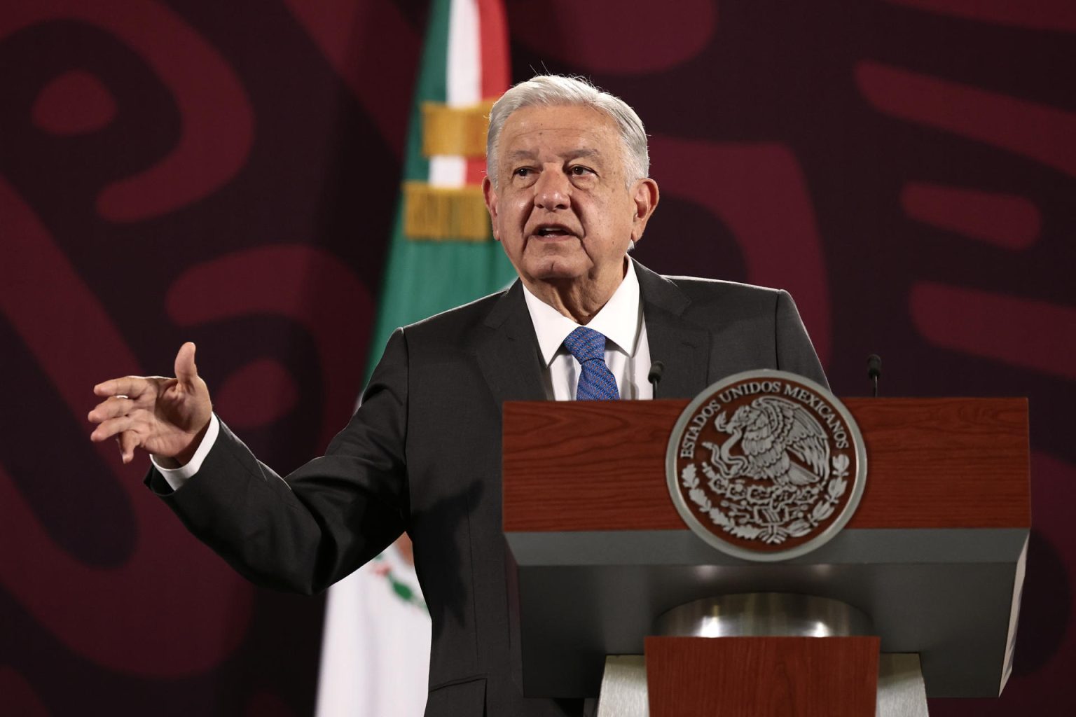 El presidente de México, Andrés Manuel López Obrador, participa durante su conferencia de prensa matutina este viernes en Palacio Nacional de la Ciudad de México (México). EFE/ José Méndez