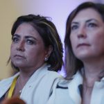 La subgobernadora del Banco de México (Banxico), Irene Espinosa (i), acompañada de la directora general de S&P México y Latam, María consuelo Pérez Cavallazzi (d), participan este miércoles en la Tercera Convención Binacional 2024, en la Ciudad de México (México). EFE/ Isaac Esquivel