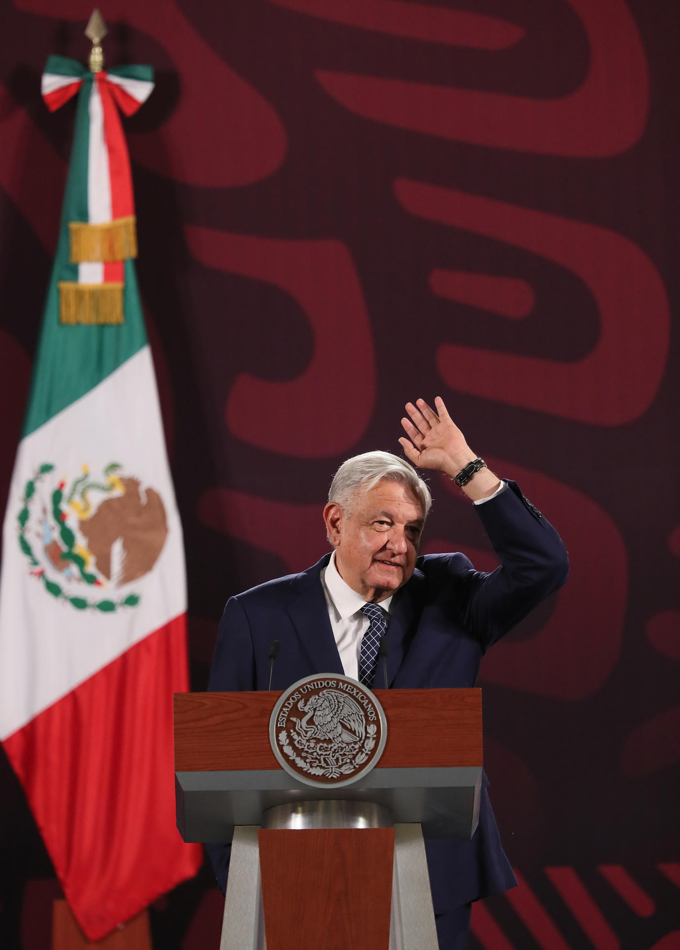 El presidente de México, Andrés Manuel López Obrador, habla este jueves durante una rueda de prensa matutina en Palacio Nacional de la Ciudad de México (México). EFE/ Mario Guzmán
