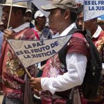 Indígenas participan en una manifestación por la paz y contra el aumento de la violencia del narcotráfico en el estado de Chiapas, este viernes en Tuxtla Gutiérrez (México). EFE/Carlos López