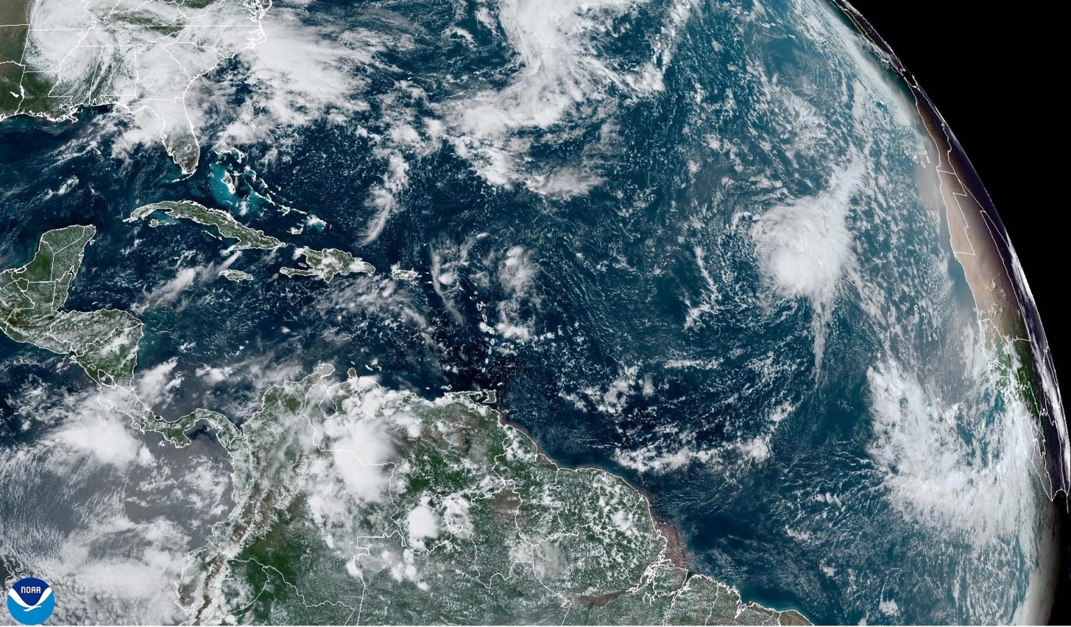 Fotografía satelital cedida este viernes por la Oficina Nacional de Administración Oceánica y Atmosférica (NOAA) a través del Centro Nacional de Huracanes (NHC) estadounidense donde se muestra la localización de la tormenta tropical Gordon en el Atlántico (EE. UU). EFE/NOAA-NHC /SOLO USO EDITORIAL /NO VENTAS /SOLO DISPONIBLE PARA ILUSTRAR LA NOTICIA QUE ACOMPAÑA /CRÉDITO OBLIGATORIO