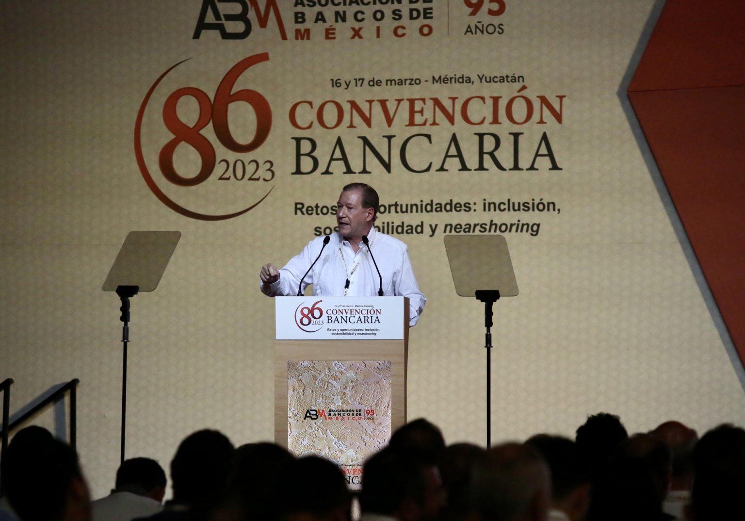 El presidente entrante de la Asociación de Bancos de México (ABM), Julio Carranza, habla en la 86 Convención Bancaria en la ciudad de Mérida, estado de Yucatán (México). Archivo. EFE/Lorenzo Hernández