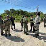 Integrantes de la Guardia Nacional (GN) y del ejército mexicano resguardan la zona de Cancún (México). EFE/ Alonso Cupul