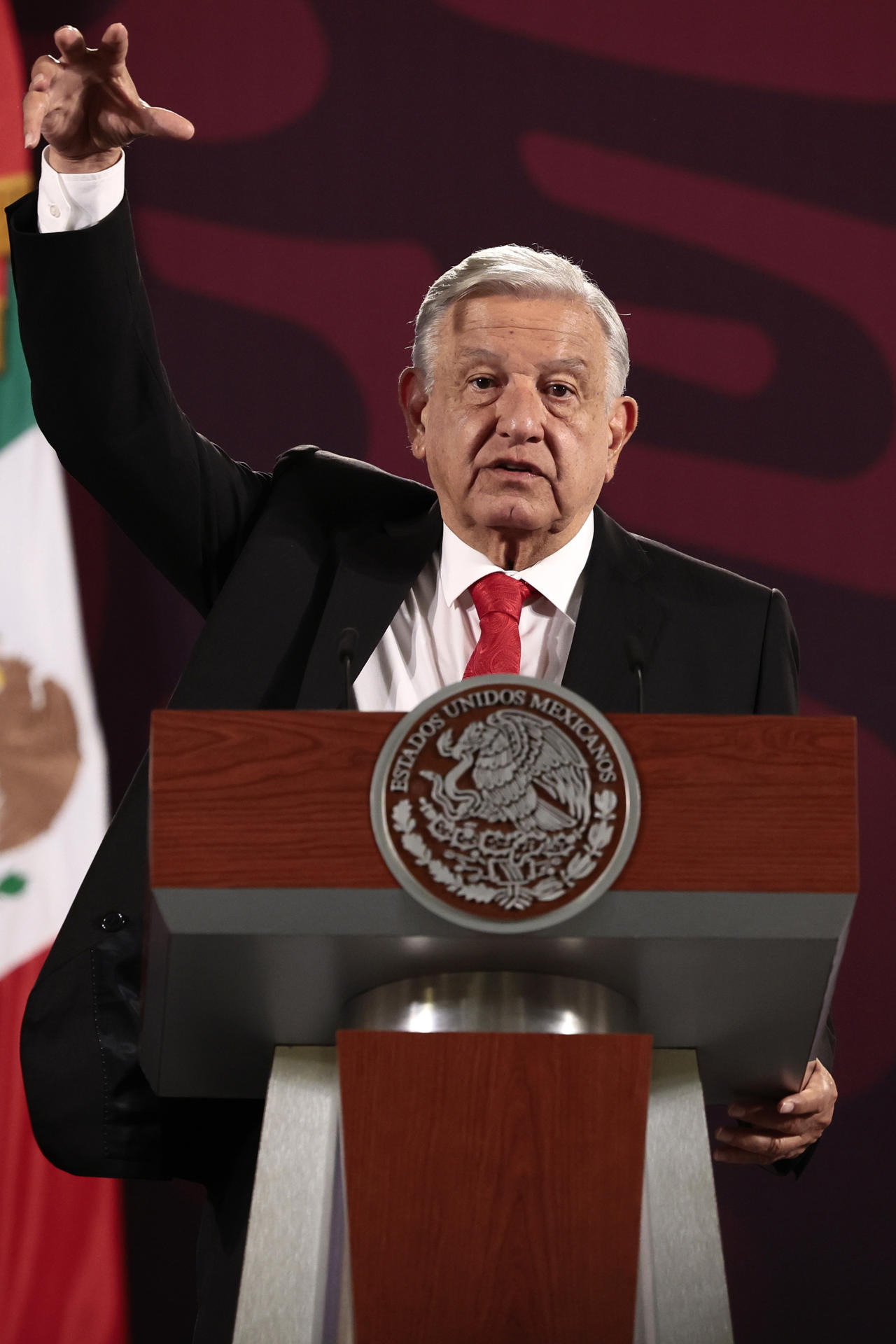 El presidente de México, Andrés Manuel López Obrador, participa durante su conferencia de prensa matutina este miércoles en Palacio Nacional de Ciudad de México (México). EFE/José Méndez
