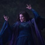 Fotografía cedida por DISNEY+ de la actriz Kathryn Hahn interpretando a Agatha Harkness en la serie 'Agatha All Along'. EFE/ Chuck Zlotnick/ DISNEY+/ SOLO USO EDITORIAL/SOLO DISPONIBLE PARA ILUSTRAR LA NOTICIA QUE ACOMPAÑA (CRÉDITO OBLIGATORIO)