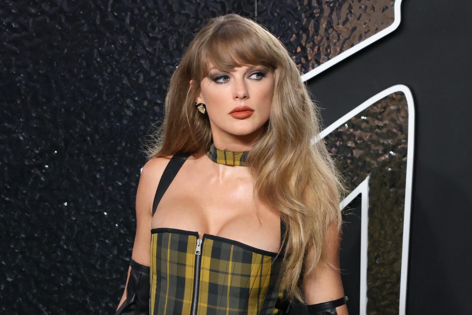 La cantante Taylor Swift posa durante la alfombra roja de los MTV Video Music Awards 2024, en el UBS Arena este miércoles, en Nueva York (Estados Unidos). EFE/ Octavio Guzmán