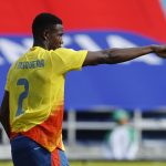 Yerson Mosquera celebra un gol con los jugadores en un partido de las eliminatorias sudamericanas para el Mundial de 2026. EFE/ Mauricio Dueñas Castañeda