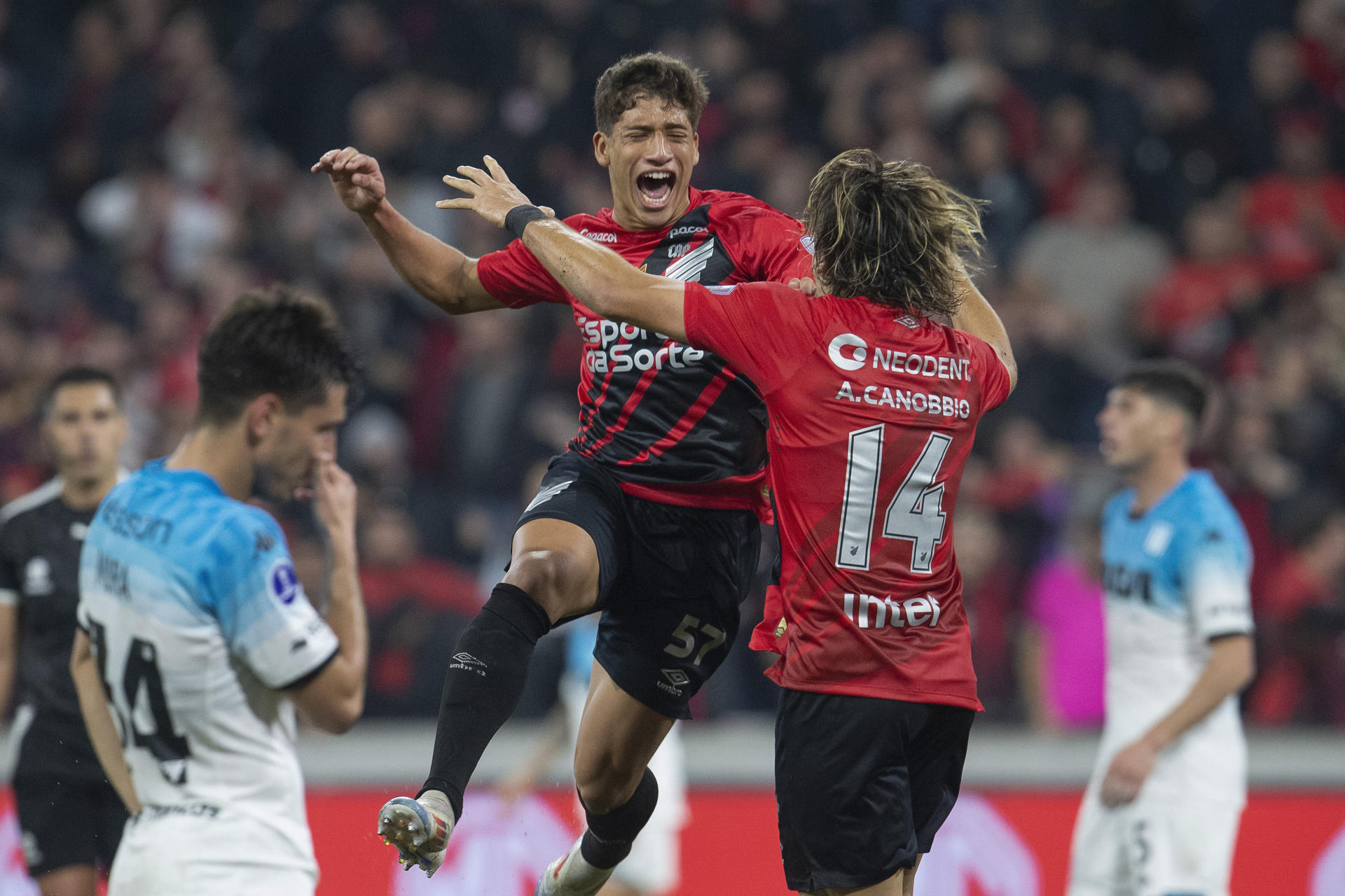 Athletico Paranaense derrotó por 1-0 a Racing el 19 de septiembre y este jueves se citan en Avellaneda para definir el clasificado a las semifinales de la Copa Sudamericana. EFE/ Hedeson Alves
