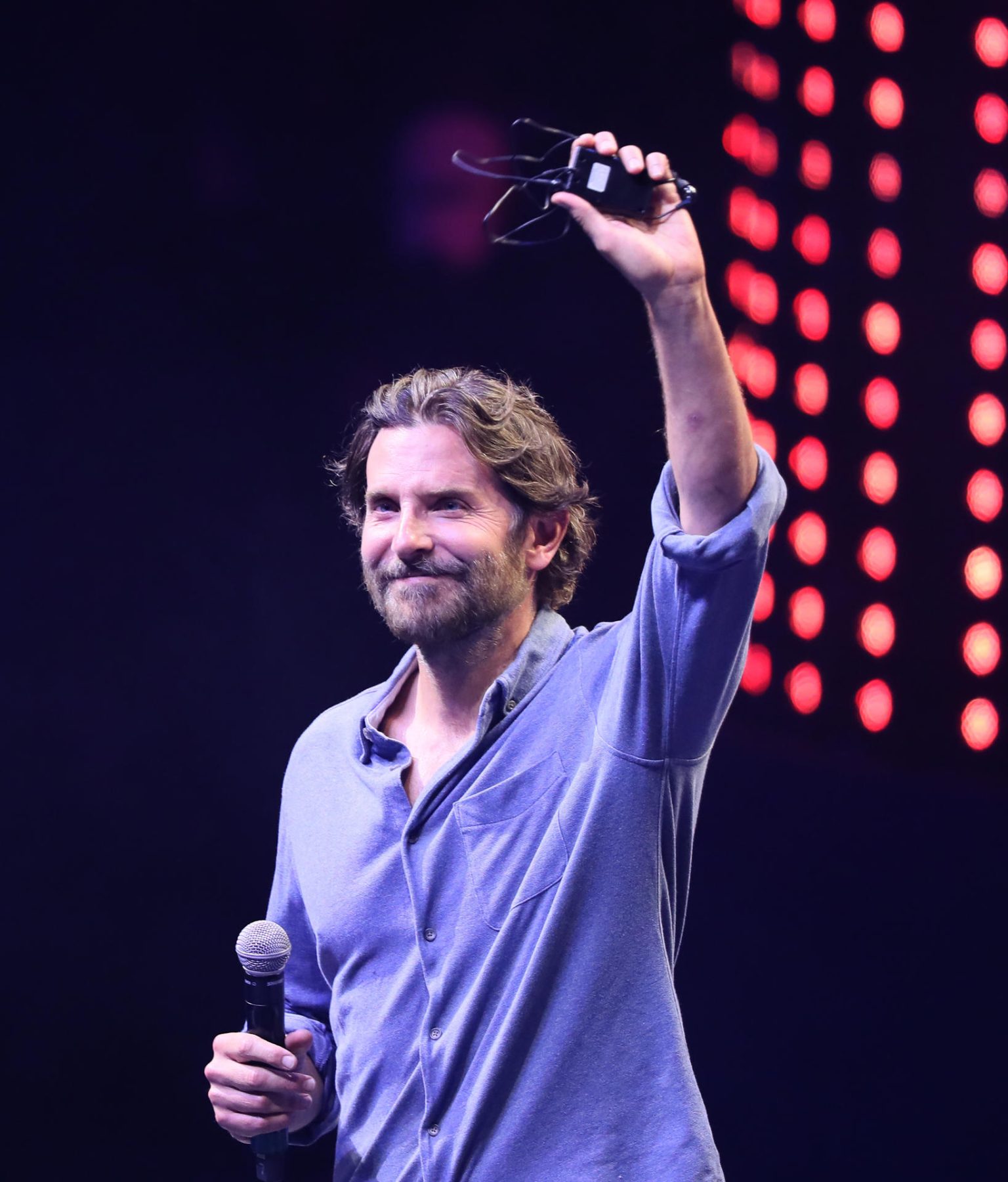 El actor estadounidense Bradley Cooper, participa este viernes en el foro "México SIglo XXI", que se lleva a cabo en el Auditorio Nacional, en la Ciudad de México (México). EFE/Mario Guzmán