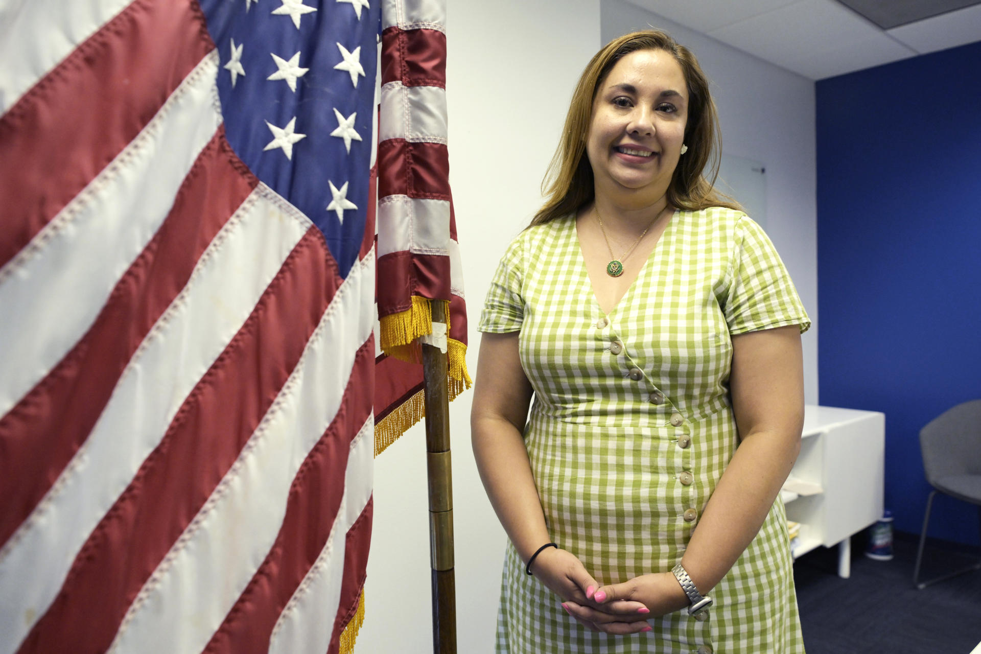 La congresista demócrata por Colorado, Yadira Caraveo, posa durante una entrevista con EFE este lunes, en la sede del Partido Demócrata en Washington (Estados Unidos). EFE/ Lenin Nolly
