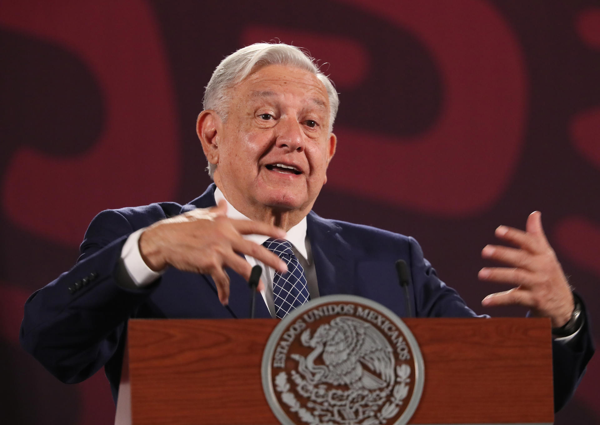 El presidente de México, Andrés Manuel López Obrador, habla este jueves durante una rueda de prensa matutina en Palacio Nacional de la Ciudad de México (México). EFE/Mario Guzmán
