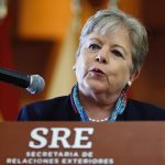 La canciller mexicana Alicia Bárcena, habla durante la inauguración del seminario Repensar el desarrollo de América Latina y el Caribe, este lunes en Ciudad de México (México). EFE/Sáshenka Gutiérrez