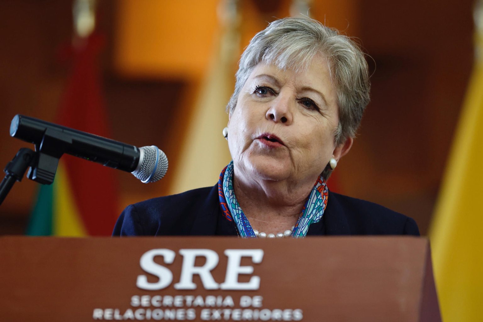 La canciller mexicana Alicia Bárcena, habla durante la inauguración del seminario Repensar el desarrollo de América Latina y el Caribe, este lunes en Ciudad de México (México). EFE/Sáshenka Gutiérrez