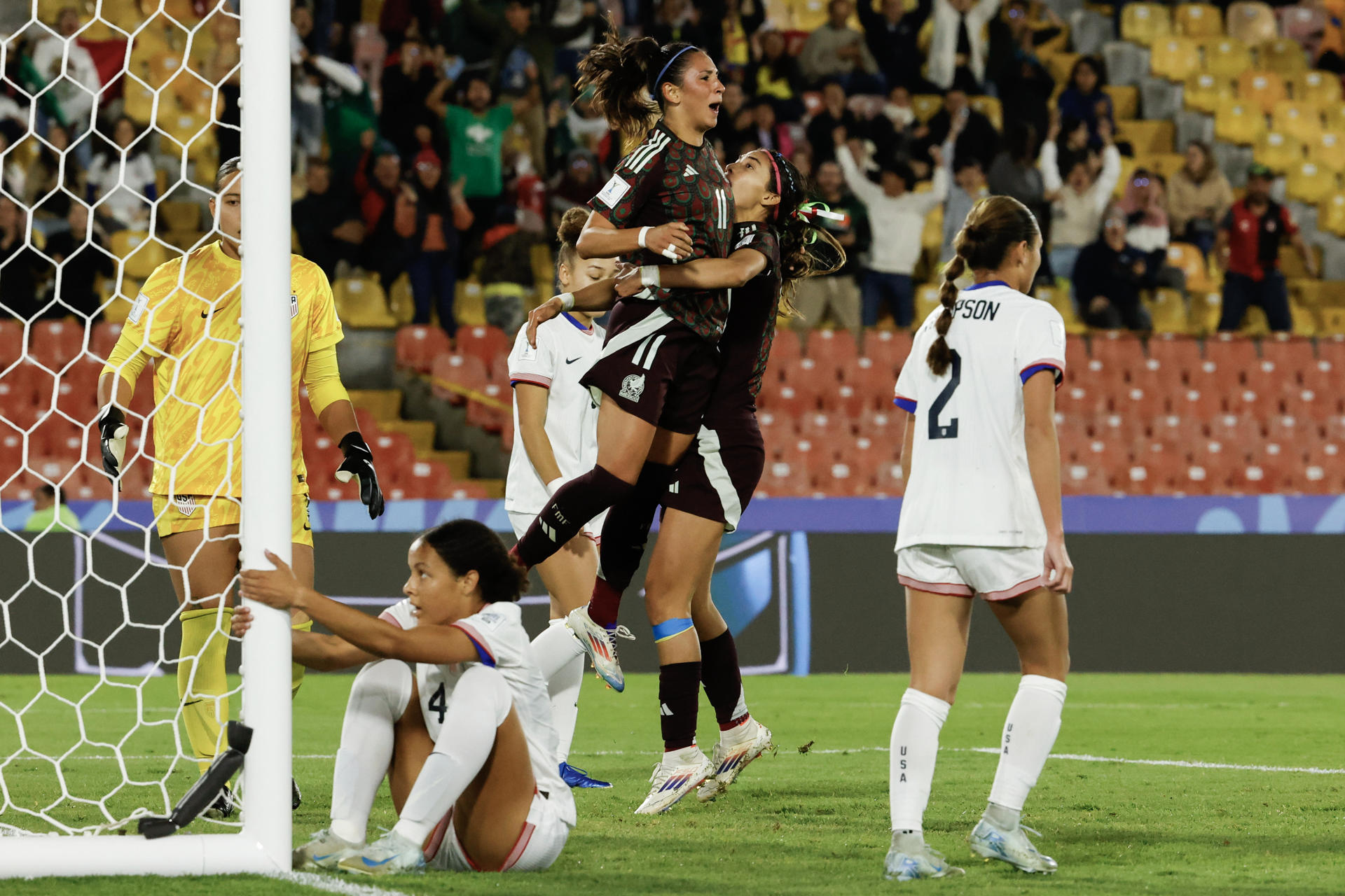 Valerie Vargas Arceo (arriba) de México celebra un gol en un partido de los octavos de final de la Copa Mundial Femenina sub-20. EFE/ Mauricio Dueñas Castañeda
