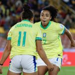 Amanda Allen (d) y Dudinha, jugadoras de Brasil que este miércoles buscará avanzar a cuartos de final del Mundial Femenino Sub-20 de Colombia ante Camerún. EFE/ Mauricio Dueñas Castañeda