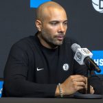 El entrenador de baloncesto Jordi Fernández habla durante una rueda de prensa en Nueva York (EE.UU.). EFE/Ángel Colmenares